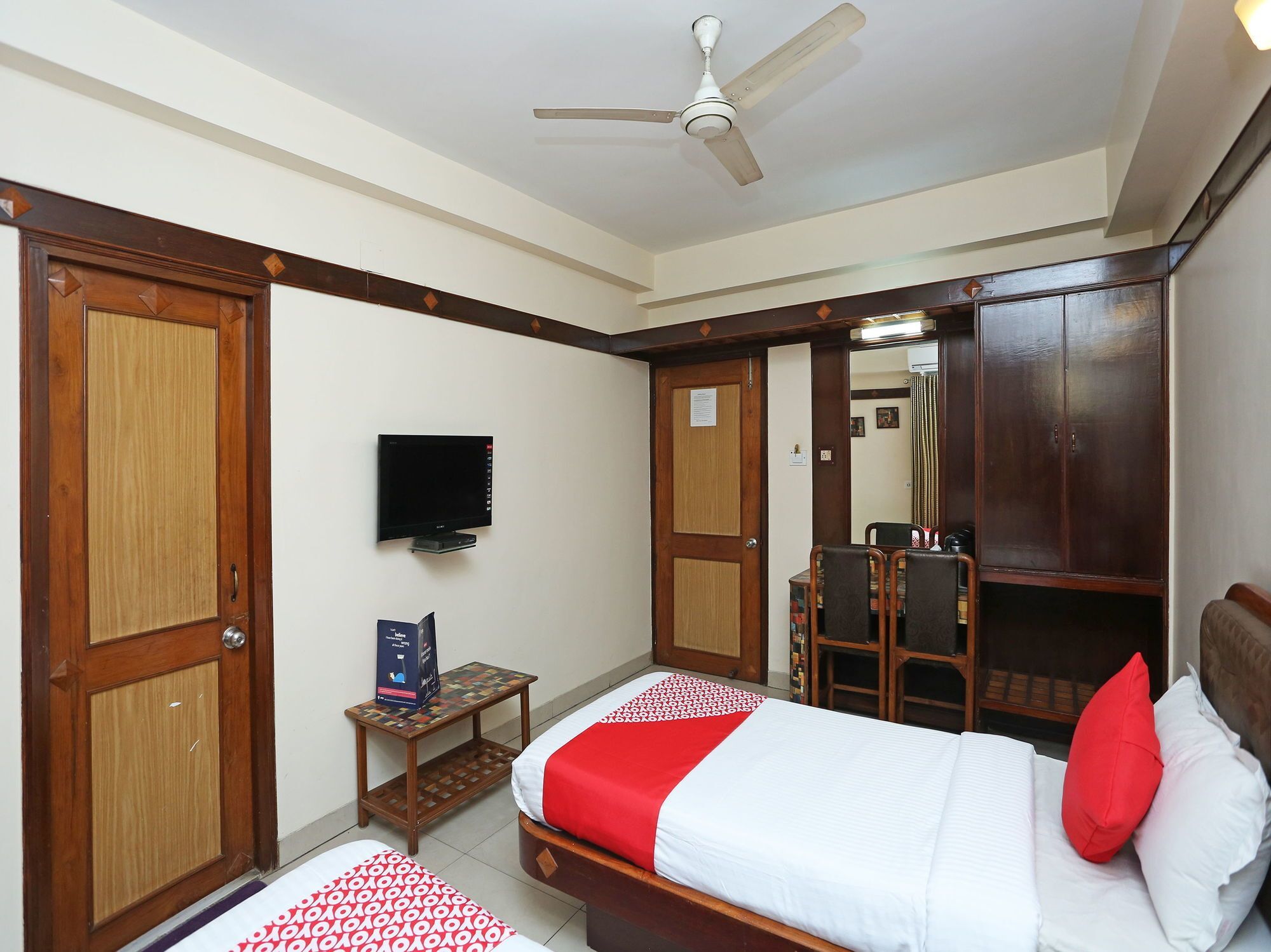 Hotel Amrit Regency Guwahati Buitenkant foto